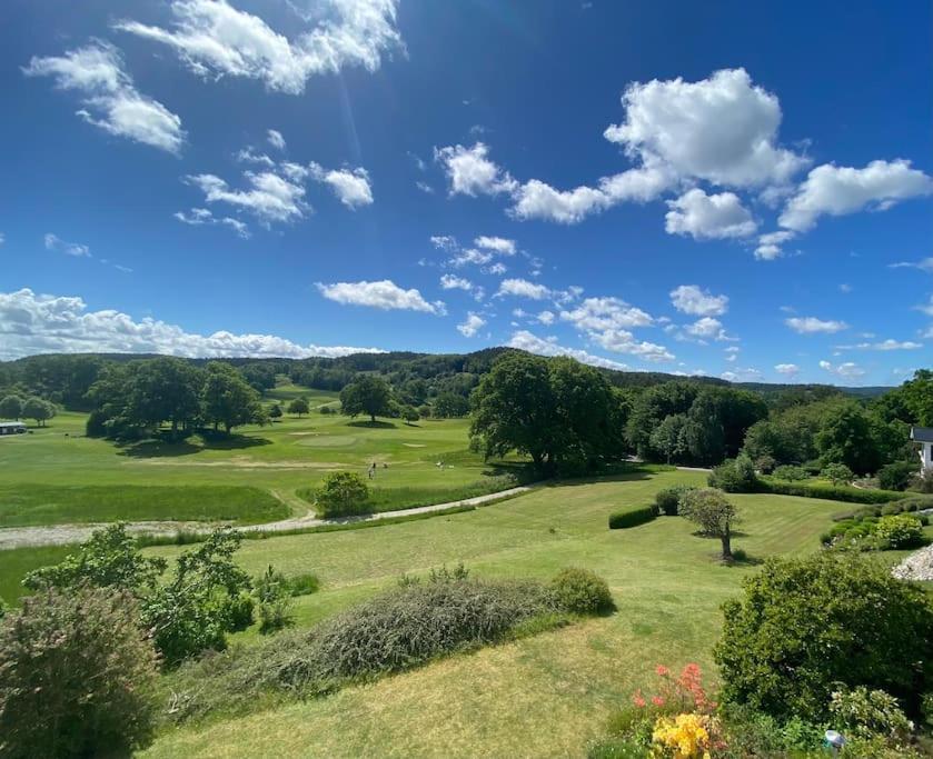 Apartment Right Next To The Golf Course And With The Ocean Just Around The Corner Ljungskile Extérieur photo