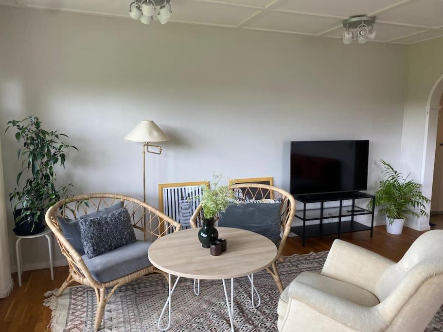 Apartment Right Next To The Golf Course And With The Ocean Just Around The Corner Ljungskile Extérieur photo
