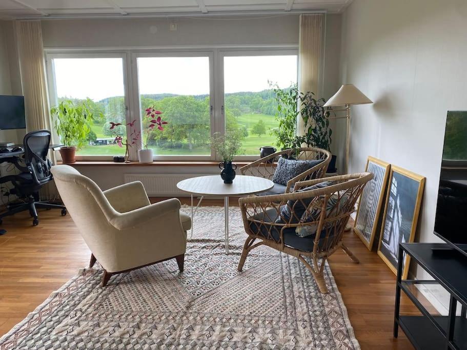 Apartment Right Next To The Golf Course And With The Ocean Just Around The Corner Ljungskile Extérieur photo