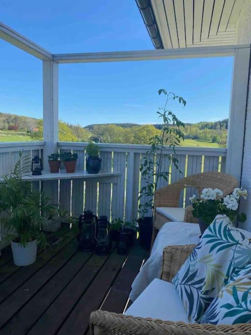 Apartment Right Next To The Golf Course And With The Ocean Just Around The Corner Ljungskile Extérieur photo