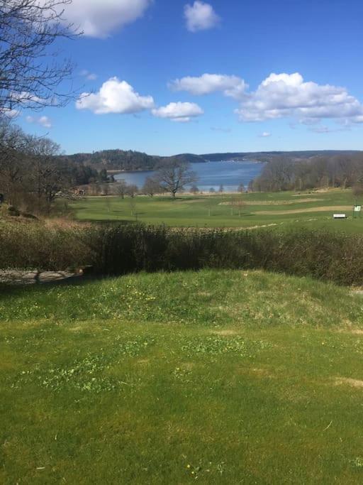 Apartment Right Next To The Golf Course And With The Ocean Just Around The Corner Ljungskile Extérieur photo